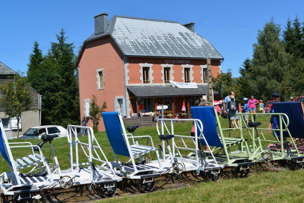 gite chez Régine Marcenat  Exterior foto